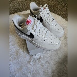 Nike White and Black Sneakers